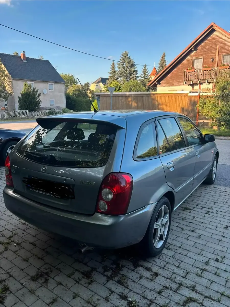 Gebraucht Mazda 323F 99 PS (72 kW) 2002 Silber Kleinwagen