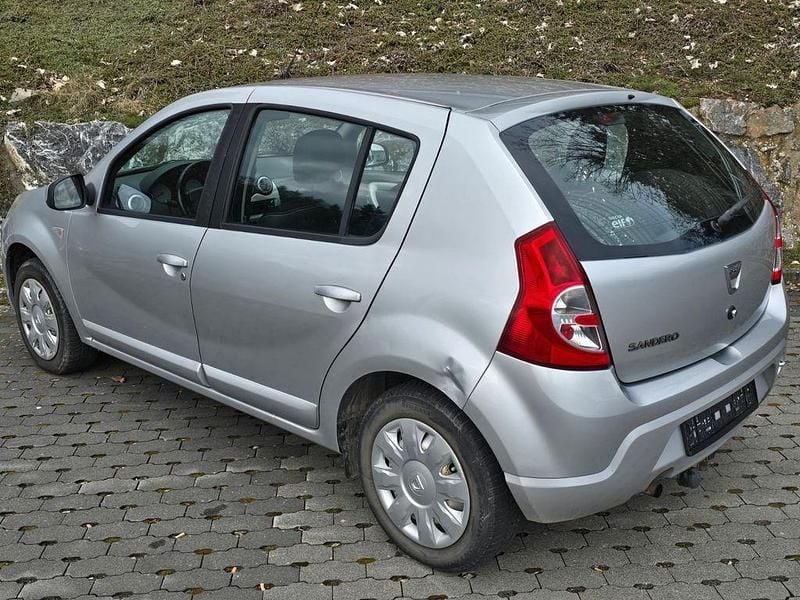 Gebraucht Dacia Sandero 75 PS (55 kW) 2012 Silber Limousine