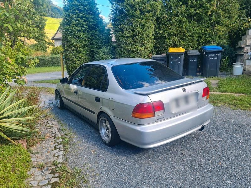 Gebraucht Honda Civic 115 PS (84 kW) 1999 Silber Limousine