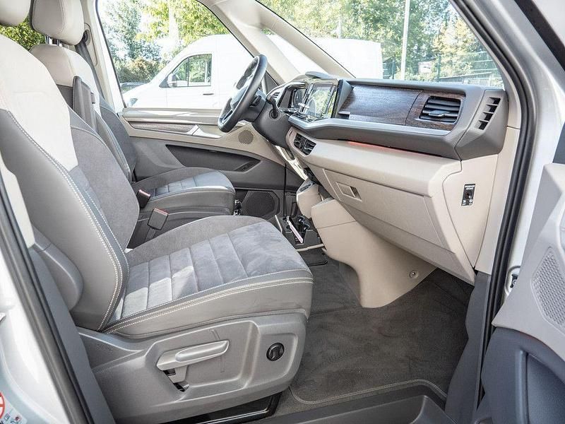 Gebraucht VW Multivan Style 150 PS (110 kW) 2024 Silber Van