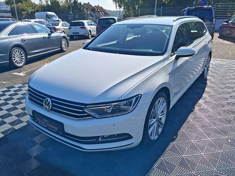 Weiß Gebraucht 2019 VW Passat Comfortline Kombi | 13.290 € (Guter Preis) - Bild 1/4