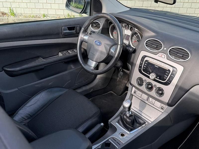 Gebraucht Ford Focus Cabriolet 136 PS (100 kW) 2010 Blau Cabrio