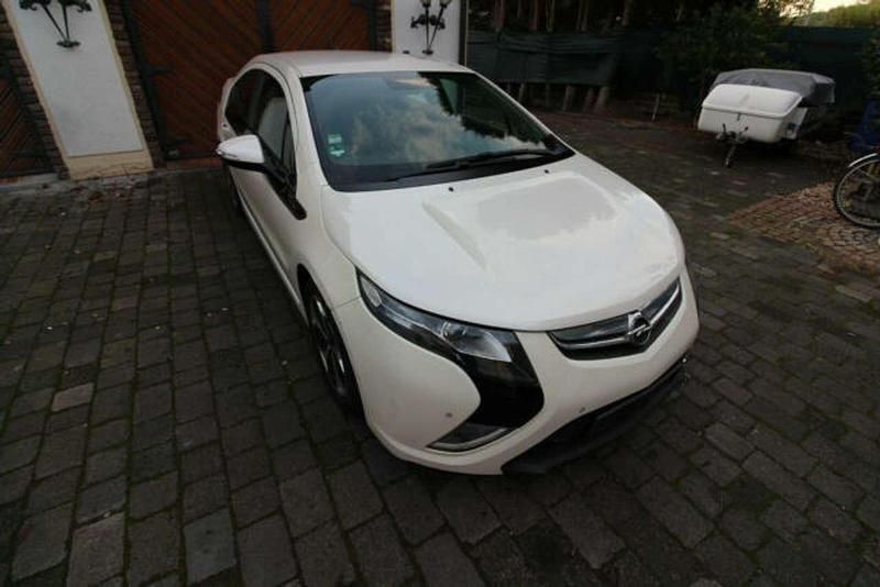 Second-hand Opel Ampera 150 CP (110 kW) 2012 Alb Hatchback