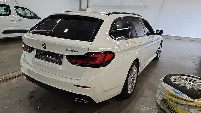 Gebraucht BMW 530 Shadowline 184 PS (135 kW) 2024 Weiß Kombi