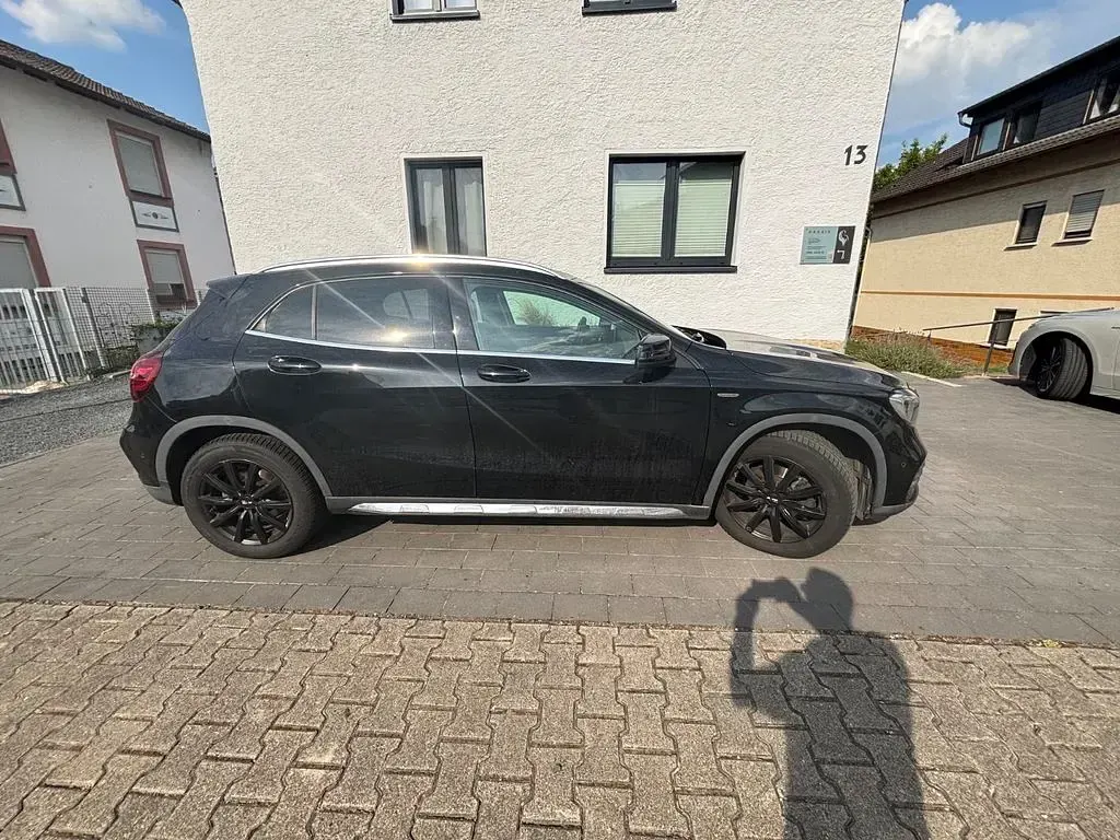 Gebraucht Mercedes GLA200 Edition 156 PS (114 kW) 2019 Schwarz SUV