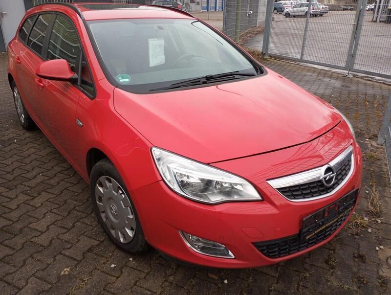Rot Gebraucht 2011 Opel Astra Design Edition Kombi | 4.500 € (Etwas zu teuer) - Bild 1/4