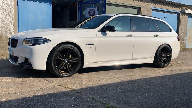 Weiß Gebraucht 2016 BMW 530 M Sport Kombi | 22.950 € (Fairer Preis) - Bild 1/4
