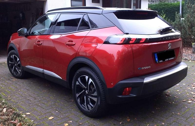Gebraucht Peugeot e-2008 GT 100 kW (136 PS) 2021 Rot SUV