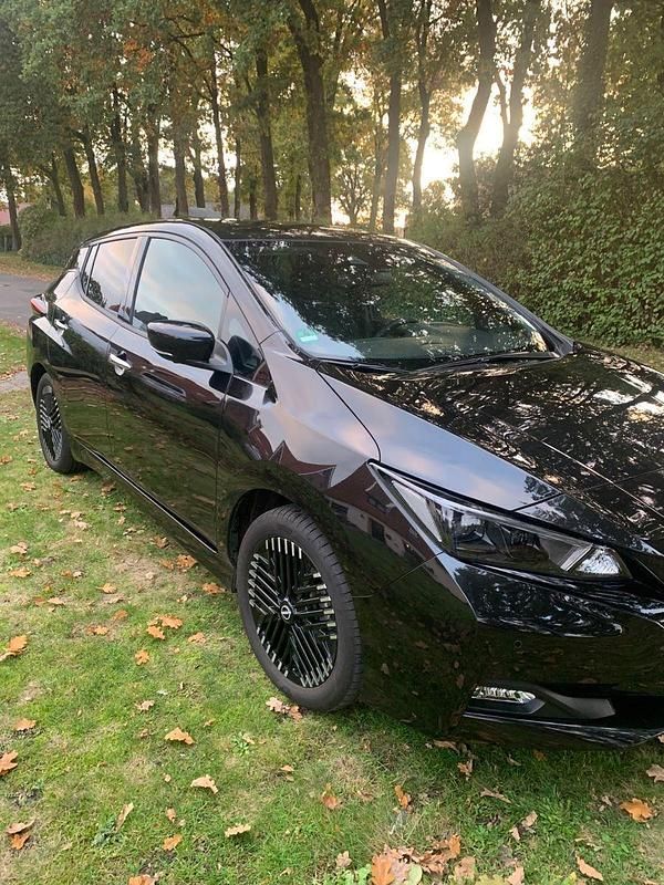 Gebraucht Nissan Leaf N-Connecta 110 kW (150 PS) 2022 Schwarz Kleinwagen