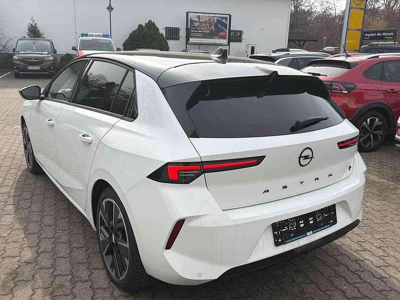 Neu Opel Astra 114 kW (156 PS) 2026 Lack weiss banquise/typ aussen Limousine