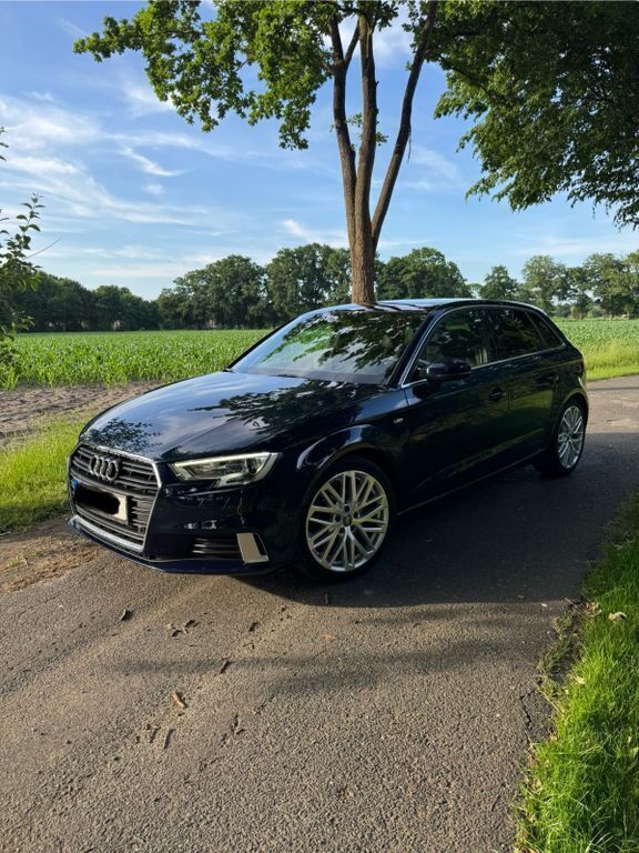 Blau Gebraucht 2018 Audi A3 S-Line Limousine | 18.699 € (Guter Preis) - Bild 1/4