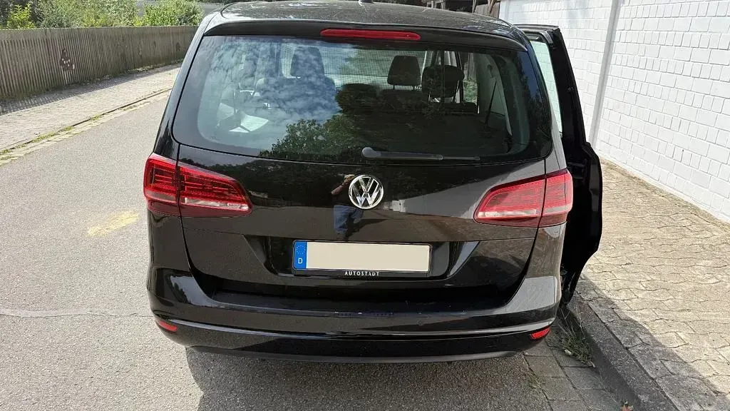 Gebraucht VW Sharan Trendline 150 PS (110 kW) 2016 Schwarz Van / Kleinbus