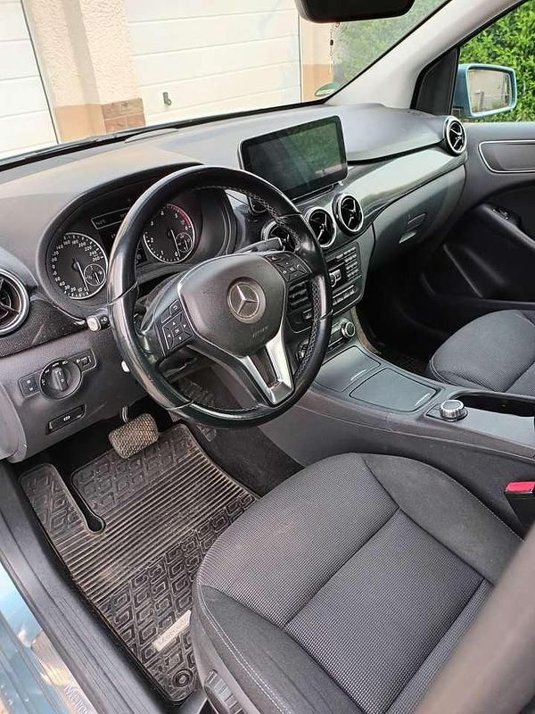 Blau Gebraucht 2014 Mercedes B220 Van / Kleinbus | 12.500 € (Fairer Preis) - Bild 1/3