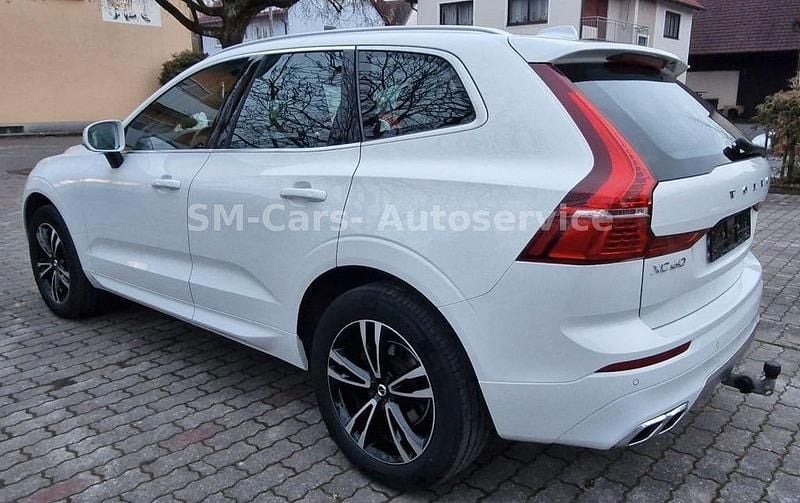 Gebraucht Volvo XC60 Momentum 190 PS (139 kW) 2020 Weiß SUV