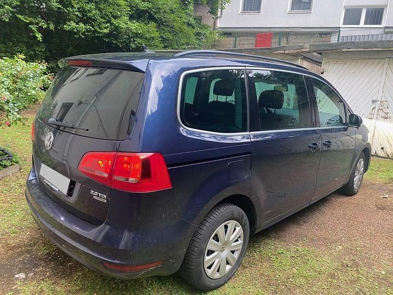 Blau Gebraucht 2012 VW Sharan Match Van / Kleinbus | 7.950 € (Fairer Preis) - Bild 1/4