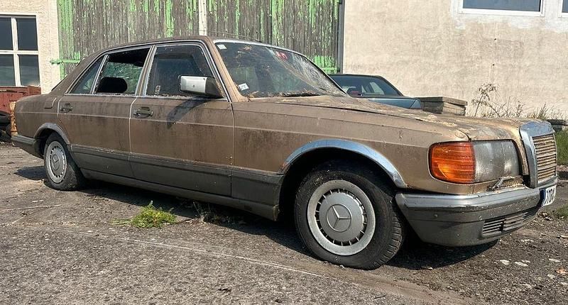 Gold Gebraucht 1983 Mercedes 500 Limousine | 3.900 € - Bild 1/4