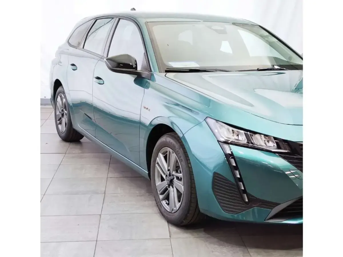 Neu Peugeot 308 SW Style 131 PS (96 kW) 2025 Blau Kombi