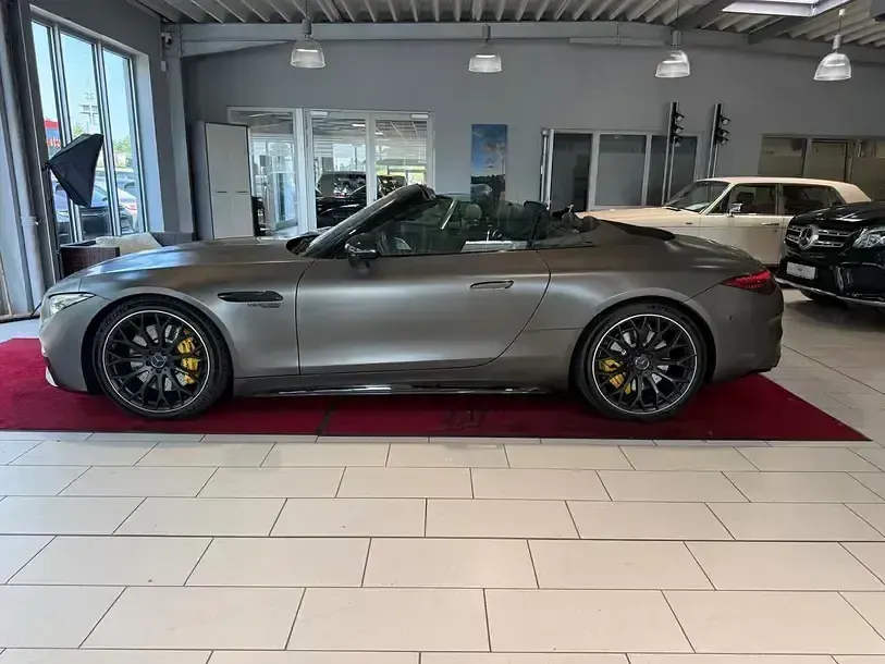 Gebraucht Mercedes SL63 AMG AMG 585 PS (430 kW) 2023 Monzagrau  magnolackierung Cabrio