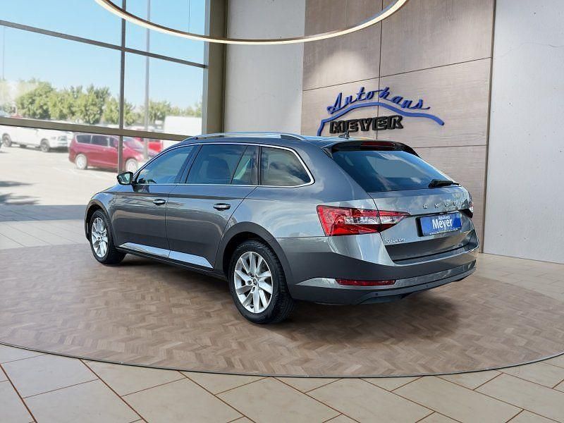 Gebraucht Skoda Superb 150 PS (110 kW) 2024 Graphite grau (metallic) Kombi