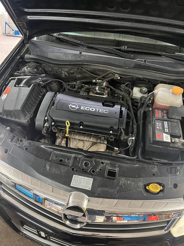 Gebraucht Opel Astra 115 PS (84 kW) 2008 Schwarz Kombi