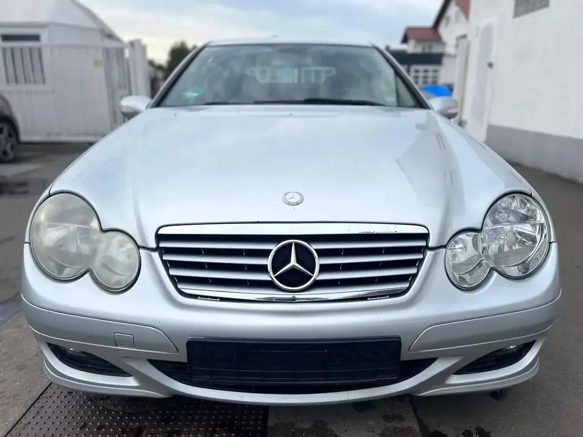 Gebraucht Mercedes C220 150 PS (110 kW) 2005 Iridiumsilber  metalliclack Coupé