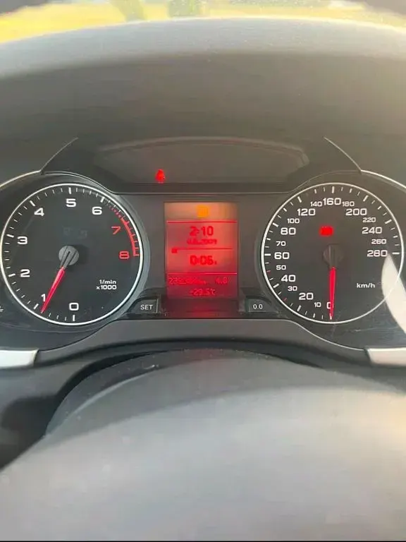 Gebraucht Audi A4 Ambiente 160 PS (117 kW) 2010 Schwarz Limousine