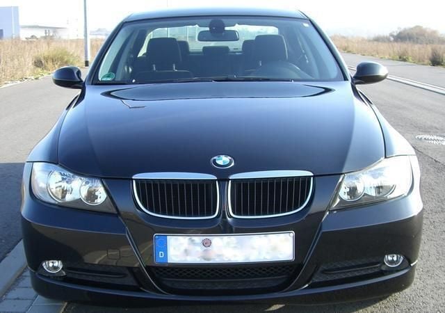 Gebraucht BMW 318 143 PS (105 kW) 2006 Schwarz metallic Limousine