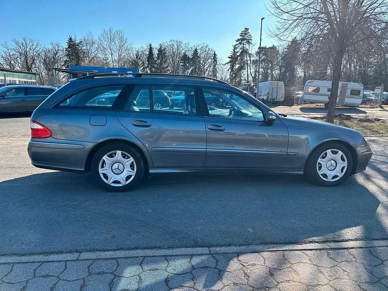 Gebraucht Mercedes E220 150 PS (110 kW) 2004 Grau Kombi