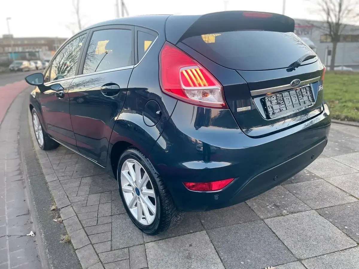 Second-hand Ford Fiesta 101 CP (74 kW) 2017 Gri Hatchback