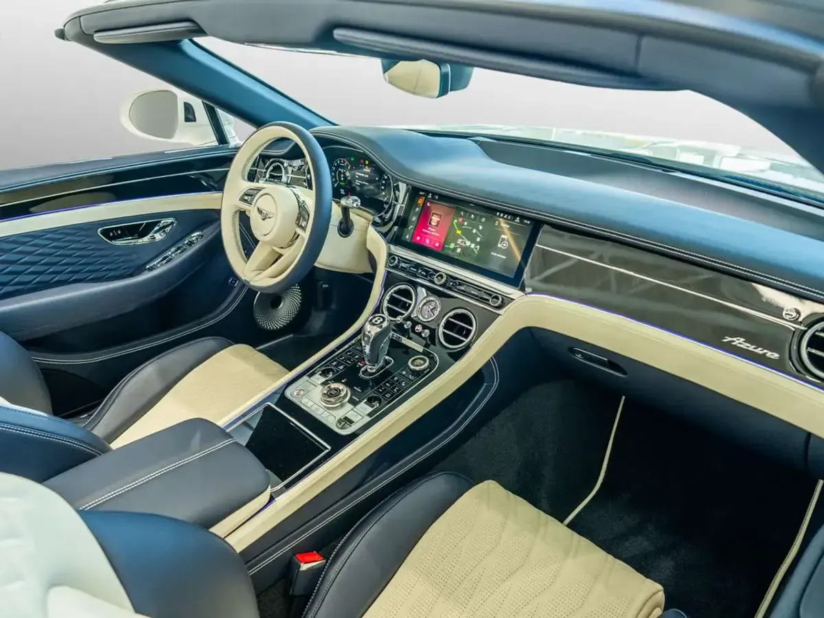 Ny Bentley Azure 680 HK (500 kW) 2026 Vit Cab
