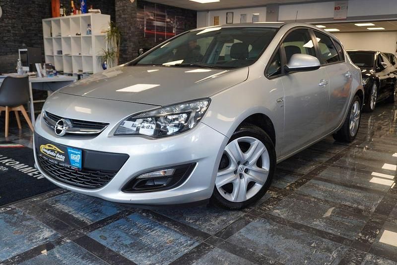 Gebraucht Opel Astra Energy 120 PS (88 kW) 2014 Silber Limousine