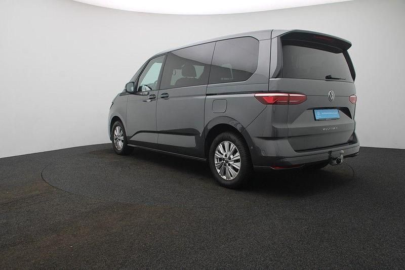 Gebraucht VW Multivan Life 150 PS (110 kW) 2025 Indiumgrau metallic Van