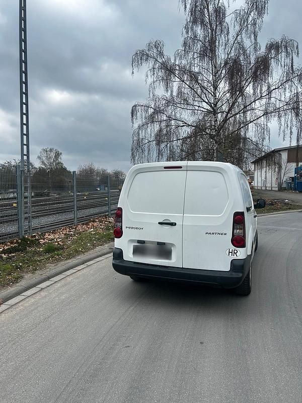 Gebraucht Peugeot Partner 105 PS (77 kW) 2015 Weiß Van / Kleinbus