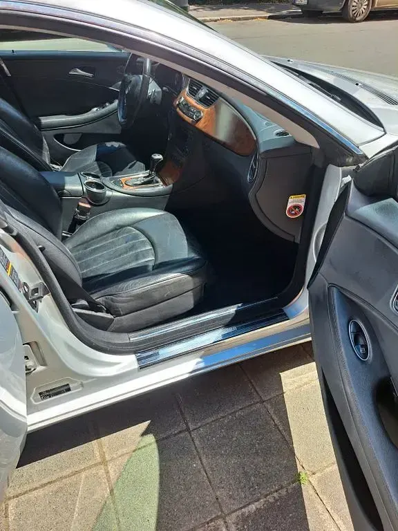 Gebraucht Mercedes CLS320 224 PS (164 kW) 2009 Silber Coupé