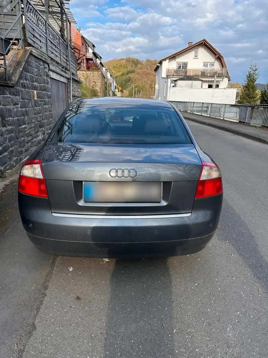 Second-hand Audi A4 130 CP (95 kW) 2004 Gri Berlinǎ