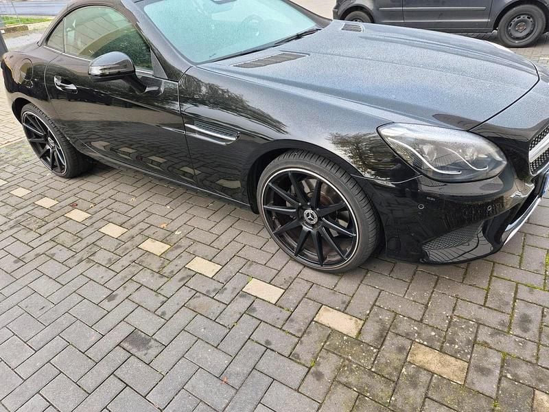 Schwarz Gebraucht 2019 Mercedes SLC200 Cabrio | 31.500 € (Teuer) - Bild 1/4