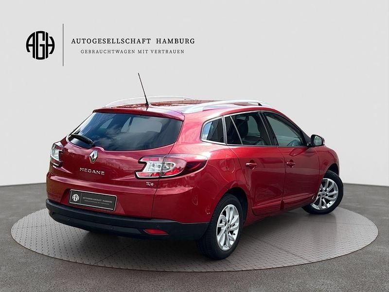 Gebraucht Renault Mégane III Dynamique 116 PS (85 kW) 2012 Rot Limousine