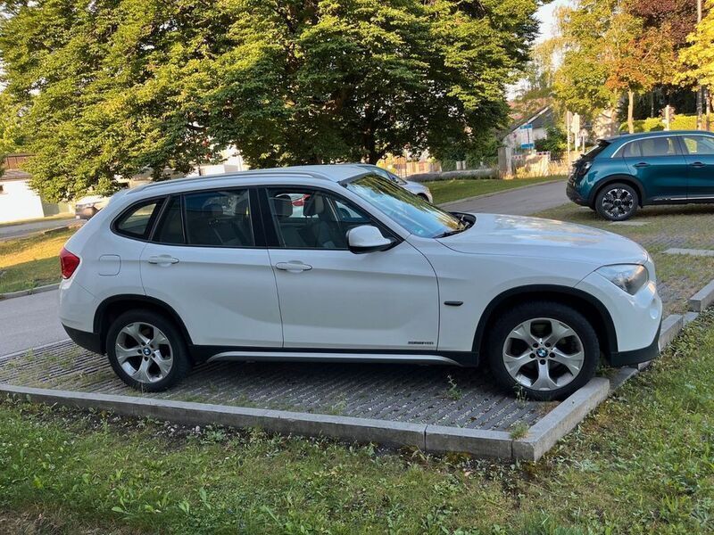 Weiß Gebraucht 2011 BMW X1 SUV | 7.599 € (Guter Preis) - Bild 1/4