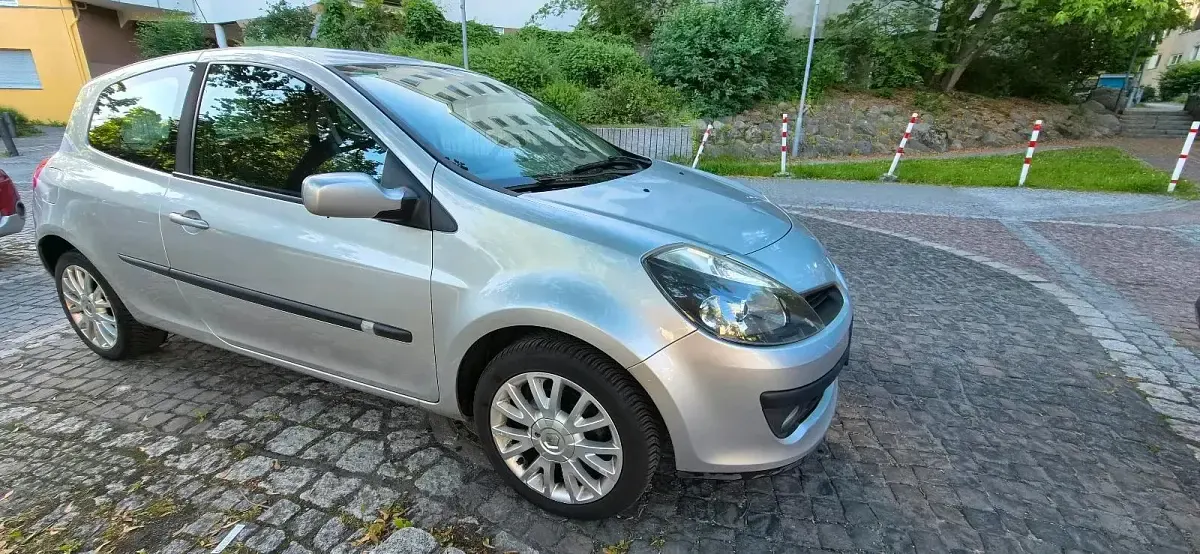 Gebraucht Renault Clio 111 PS (81 kW) 2006 Silber Kleinwagen