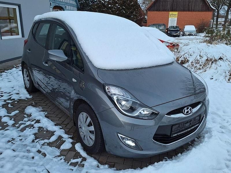 Grau Gebraucht 2014 Hyundai ix20 Trend Kleinwagen | 9.450 € (Guter Preis) - Bild 1/3