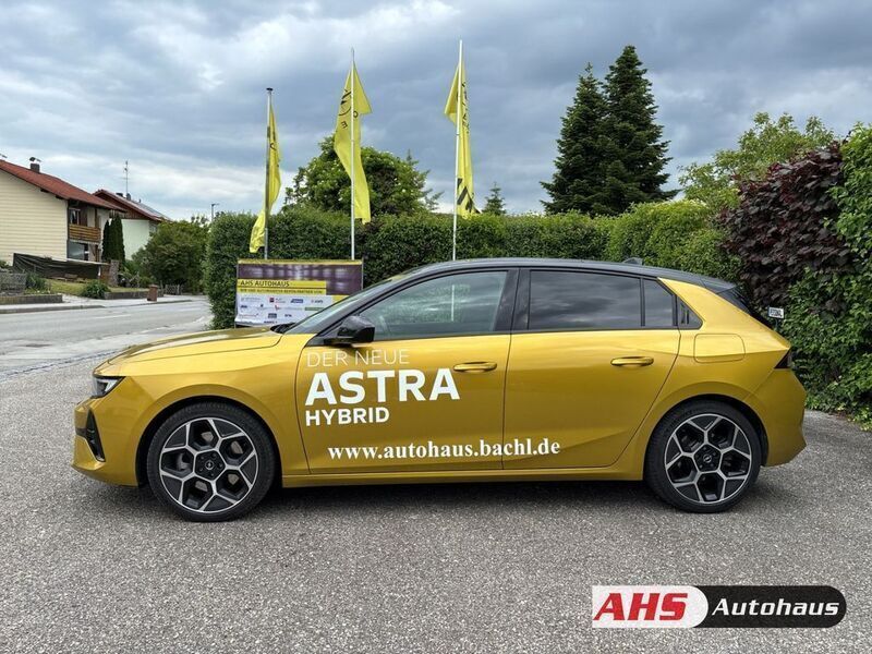 Gebraucht Opel Astra Ultimate 181 PS (133 kW) 2024 Amber yellow metallic Limousine