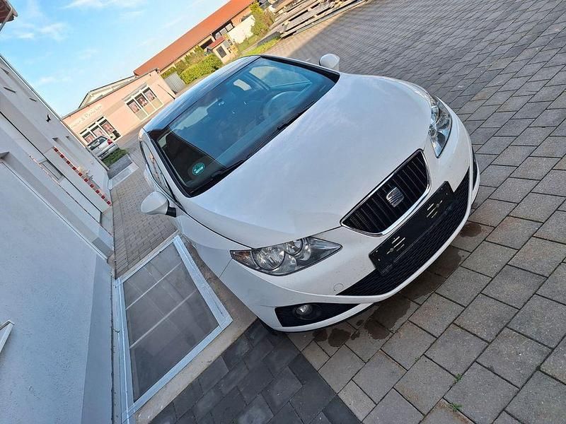 Weiß Gebraucht 2010 Seat Ibiza SC Style Kleinwagen | 2.900 € (Guter Preis) - Bild 1/4