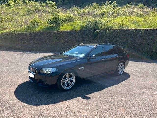 Blau Gebraucht 2016 BMW 525 M Sport Kombi | 18.399 € (Fairer Preis) - Bild 1/4