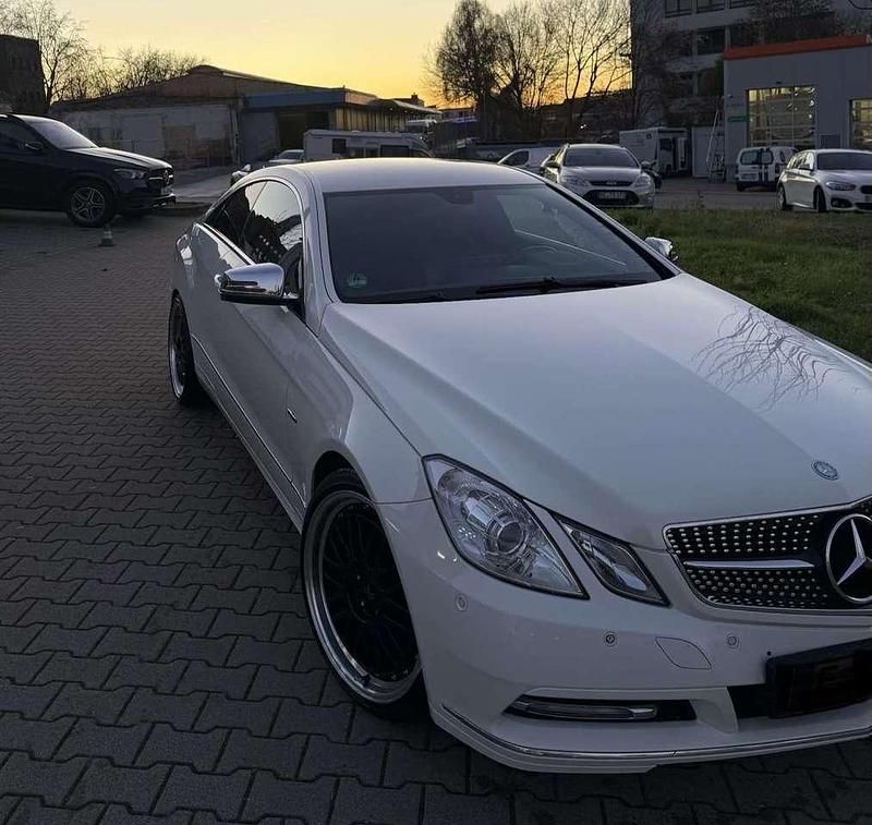 Gebraucht Mercedes E200 184 PS (135 kW) 2012 Weiß Coupé