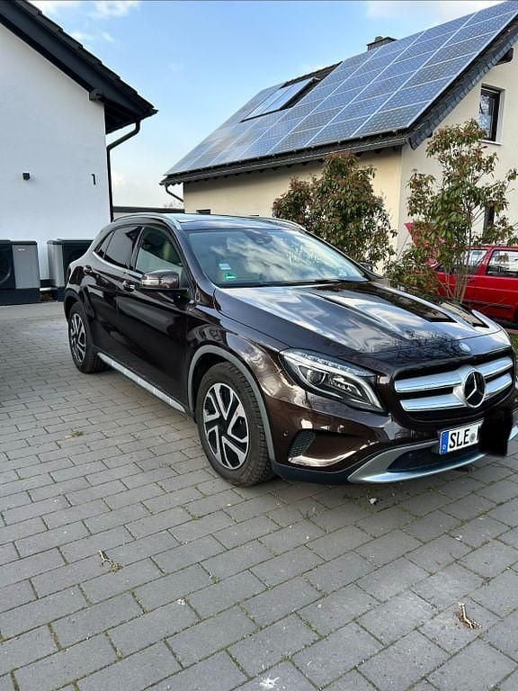 Gebraucht Mercedes GLA250 211 PS (155 kW) 2014 Braun SUV