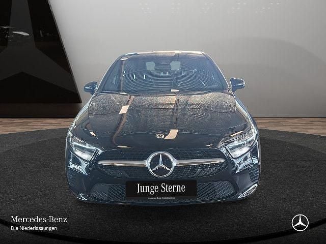 Gebraucht Mercedes A200 Advanced 150 PS (110 kW) 2022 Schwarz Limousine