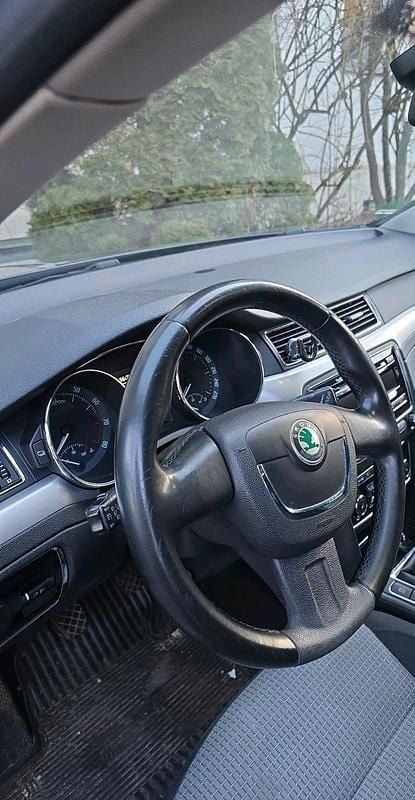 Gebraucht Skoda Superb Ambition 160 PS (117 kW) 2011 Schwarz Kombi