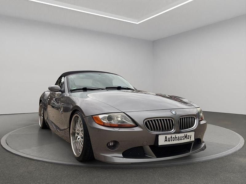 Grau Gebraucht 2004 BMW Z4 Sport Line Cabrio | 9.950 € (Superpreis) - Bild 1/4