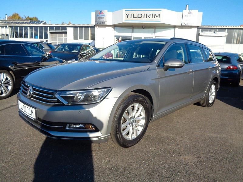 Silber Gebraucht 2016 VW Passat Comfortline Kombi | 11.499 € (Fairer Preis) - Bild 1/4