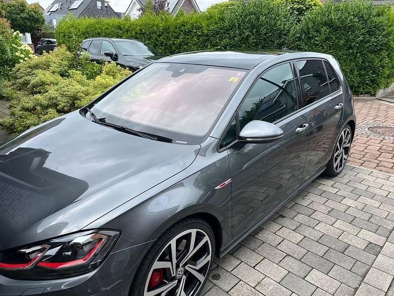 Grau Gebraucht 2018 VW Golf VII GTI Limousine | 22.250 € (Fairer Preis) - Bild 1/4